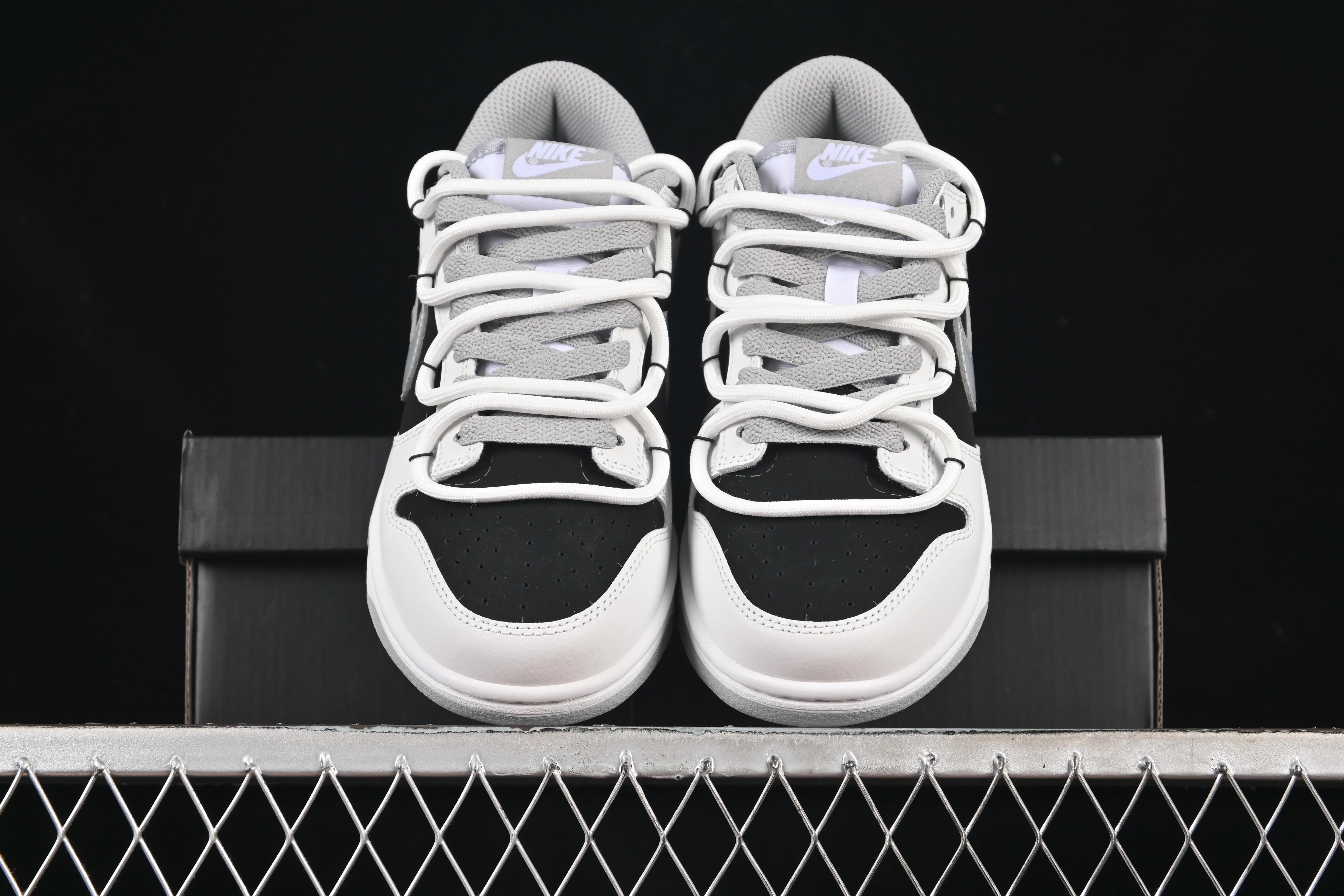 All categories Nk SB Dunk Series Nk SB Dunk Low High-end customized low-top sneakers Nike SB Dunk Low "Just Do it" Strap black and silver Anniversary high-end customized low-top casual sneakers WS0414-025